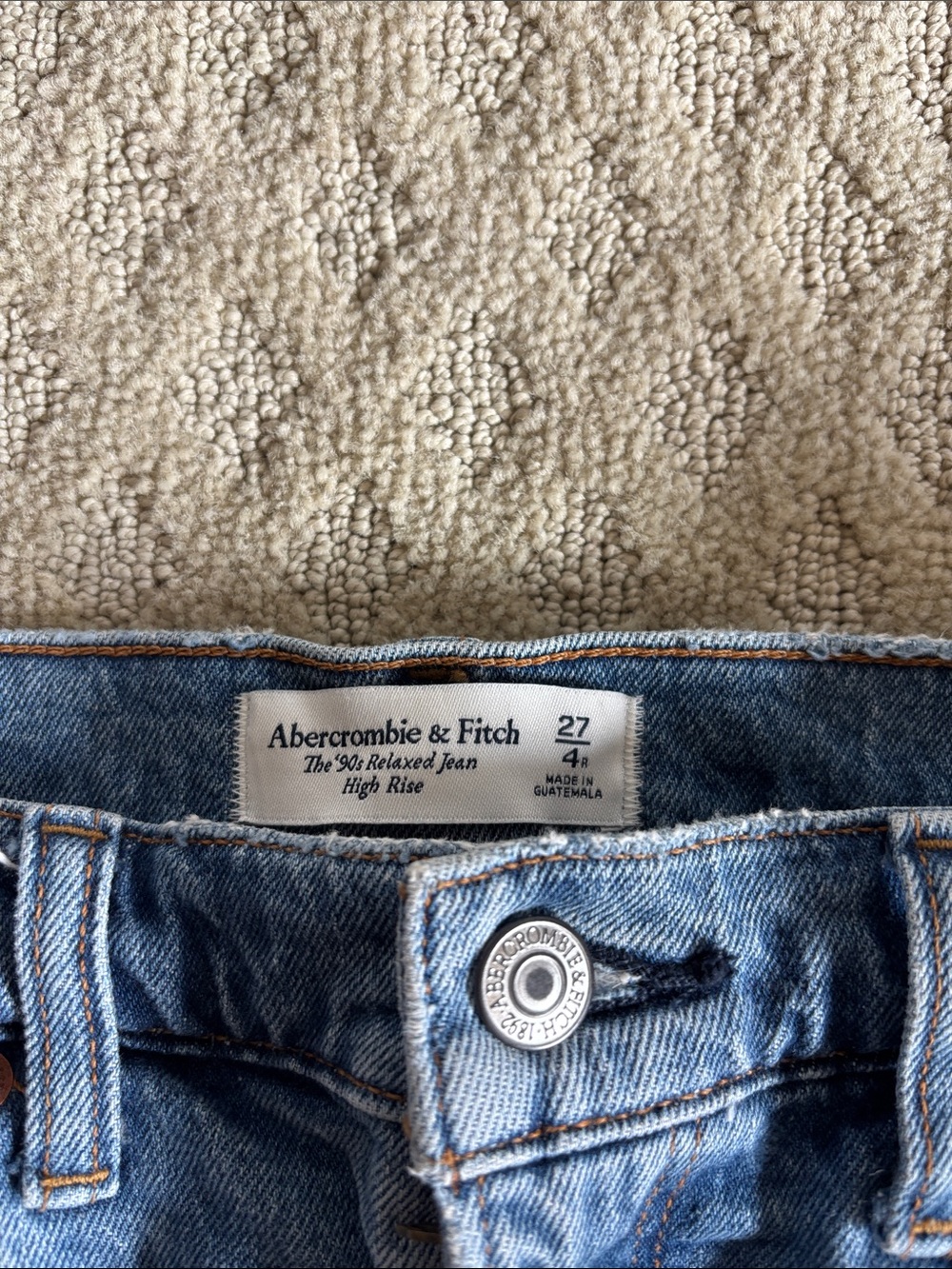 Abercrombie & Fitch Women’s Relaxed High-Rise Jeans in Medium Blue 4R 27